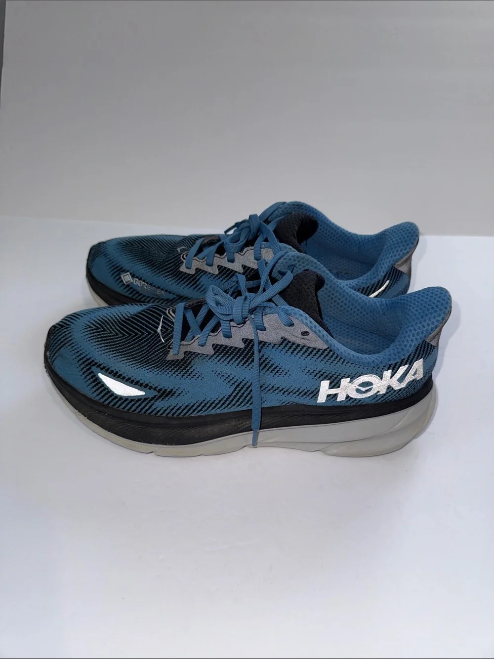 Hoka Men's Blue and Black Athletic Running shoes without insoles